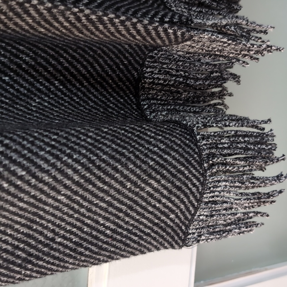 J Jill Herringbone Sweater W/Fringe Black M New - Picture 11 of 13